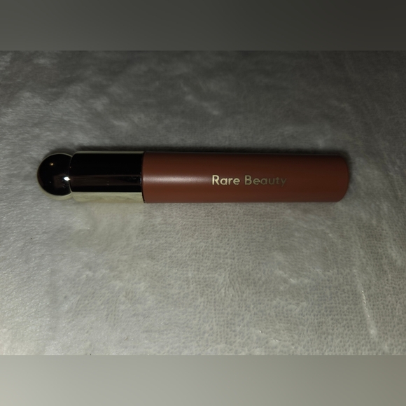 Rare Beauty Soft Pinch Tinted Lip Oil in the shade Honesty. - Picture 8 of 8